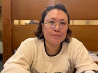 バービー、娘を軽々担ぐ育児ショットに反響「カメラロールにはこんな写真ばかりが並んでいます」