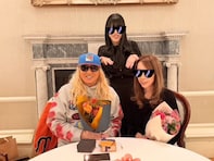 DJ KOO＆美人妻、36回目の結婚記念日を娘が祝福！ 家族ショット公開「最KOOの結婚記念日です」「親孝行」