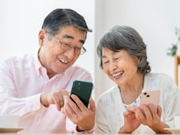 【千代田区】高齢者のスマホ購入を全面支援！ 最大3万円助成。対象条件と申請方法まとめ