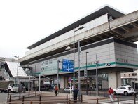 【足立区】ライナーの混雑地獄を避ける“バス実証実験”が始動！ 貸切バスで座って通勤通学も可能に