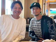 「右腕が痛々しい」岩隈久志、手術後のダルビッシュ有＆聖子さんとプライベートで食事へ！ 「良い笑顔」