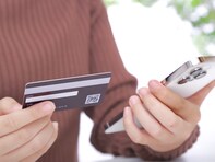 「過去のカードローンの支払い優先で…」39歳女性、年収450万円、親＆兄弟と実家暮らしの家計事情