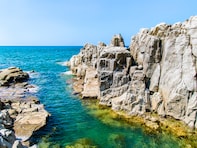 旅先で買いたい「福井県のお土産」ランキング！ 2位「から揚げせんべい」、1位は？ 【2025年調査】