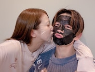 辻希美＆杉浦太陽、“いい夫婦の日”にキスショット披露！ 「あ、い、し、て、る」