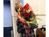 木村拓哉、仕事終わり花束を持つ姿を披露「スタッフのお陰でスムーズに進みました！」「お疲れ様でした」