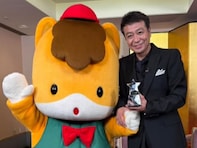 中山秀征、群馬No.1の称号獲得！ 「県民スター栄誉賞」受賞＆ぐんまちゃんとのツーショット公開