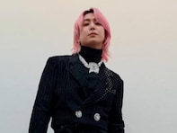 「スタイルえぐっっっ」佐久間大介、舞台挨拶でオールブラックコーデ公開「バチイケ」「かっこよすぎる」