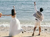 元ソフトバンク・和田毅、美人妻との結婚20周年記念フォト公開「スタイルがいい！流石の元グラドルさん！」