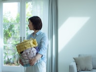 「月2万円家に入れているだけで」35歳女性、年収230万円、貯金30万円。両親との実家暮らしの悩みとは