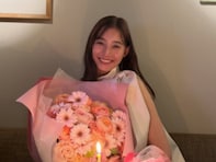 「ありえない、可愛すぎる」新木優子、32歳誕生日ショット公開「スタイル抜群すぎるし、毎年可愛いドレス」