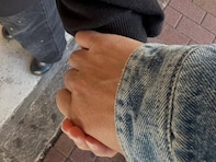 「やばいちょっと泣いた」フジモン、娘との手つなぎショット公開「これは嬉しい」「複雑な親心ですよね」
