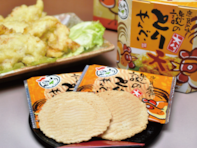 職場で配りたい「大分県のお土産」ランキング！ 2位「謎のとり天せんべい」を抑えた1位は？ 【2025年調査】