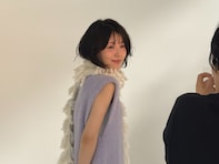 「いつもの浜辺美波やん」浜辺美波、『メロい冬』コーデショットに「心臓が足りません」の声！