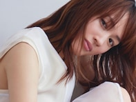 「さすが国民的女優」綾瀬はるか、透け透けスカートから美脚を披露！ 「透明感もやばいです」