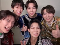 「胴体どこですか!?」佐野優斗、紅白でのメンバー集合写真に反響！「下半身消えた？」の声も