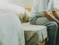 「親も満足な収入が無く…」52歳無職男性、貯金300万円。両親との実家暮らしは「居心地の悪い生活」