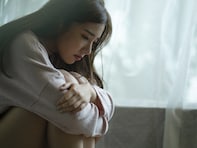 「稼ぎもなく親の脛を齧っている」24歳無職女性、貯金20万円。実家暮らしで専業主婦の母との関係に…