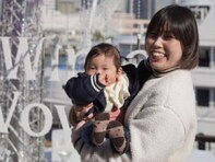 「え！！お子様いたんですか！？」女性お笑い芸人、子どもを抱く姿に驚きの声。関西移住の理由も明かす