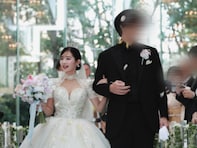 『バチェラー4』出演者の豪華な挙式ショットに反響「韓国ドラマみたい」「ケーキがびっくりするくらい大きいね」