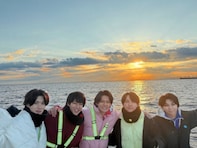 「愛おしいかよ」佐野勇斗、撮影後オフショットに反響！ 「5人の絆に涙」「長男すぎる！」