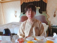 濱口優、54歳の誕生日迎える！ 家族とミラコスタで過ごす「息子さんみたいに可愛いお顔してますね」