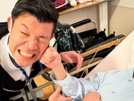 亀田興毅、リハビリ中・重岡銀次朗の近況報告。2ショットも「強烈な右ストレートで顔面しばかれました」