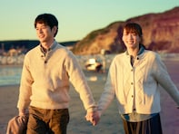 綾瀬はるか、妻夫木聡との手つなぎショット公開！ 「仲の良さが伺えますね」「素敵なシーン」