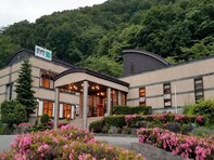 【楽天トラベルセール】「鶯宿温泉 ホテル鶯」が今だけ特別価格に！四季の自然に癒やされる温泉時間【2月10日】