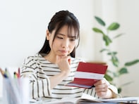 「恋愛も結婚も興味がない」30歳女性、年収300万円。「家族でいるのが好き」と話す実家暮らしの家計事情