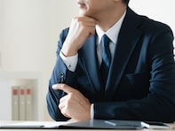 「親の年金が少なく…」55歳男性、年収300万円。「出るに出られない」実家暮らしの家計事情