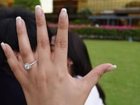 「突然過ぎてビックリ！」美人モデル、結婚を報告。夫とのキスショット？も「マジで！！！聞いてない！」