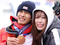 「奥様？！顔がそっくり！」ミラノ五輪で銅メダル獲得の堀島行真、元選手の妻と顔出しショット公開！