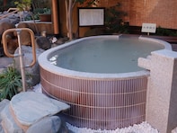 【神奈川県の人気スーパー銭湯・温泉】「極楽湯 横浜芹が谷店」は黒湯の天然温泉が自慢。食事処のおつまみメニューも充実