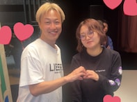 「ご結婚ですか！？」お笑い芸人、女性芸人との“ご報告”2ショットに反響「可愛すぎるやんこの写真」