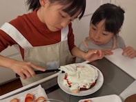 「若い頃の宗君にソックリ」川崎宗則、娘2人の顔出し＆“毎年クオリティが上がってる”豪華ケーキも披露