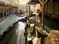 【埼玉県の人気日帰り温泉】「百観音温泉」は自慢の強力な自噴泉が魅力の施設。源泉かけ流しの美人の湯でリラックス