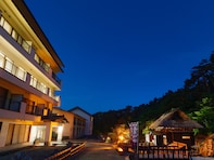 【福島県の人気ホテル】「高湯温泉 旅館 玉子湯」は明治創業の茅葺き湯小屋で100％源泉掛け流しを堪能できる