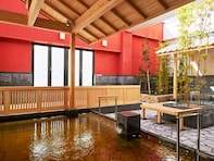 【大阪府の人気スーパー銭湯】「天然温泉 満月」は駅徒歩1分の好立地で深夜3時まで営業。本格天然温泉でリラックス