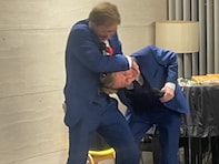 「りくりゅうペアのよう」スリムクラブ真栄田、相方との密着ショットに「溺愛w」「愛が深い」の声！