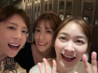 高橋真麻、“親戚の綺麗なお姉さん”とのスリーショットに反響！ 「この時はまだ2人とも在局中でした」