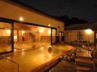 【兵庫県の人気スーパー銭湯】「天然温泉 湯庵」は“金の湯”が楽しめる施設。源泉かけ流しでリラックス