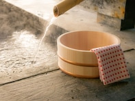 【新潟県の人気日帰り温泉】「千手温泉 千年の湯」は源泉かけ流しの極上温泉が自慢の施設。こだわりの施設でリラックス