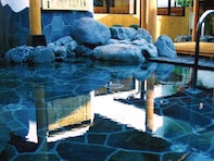 【大阪府の人気日帰り温泉】「天然温泉つくもの湯 極楽湯枚方店」は多彩な露天風呂が魅力の施設。天然温泉とサウナでリラックス