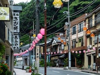 【神奈川県】「都内からは行きやすい」箱根と並ぶレトロ温泉街を持つ「湯河原温泉」の魅力とは？