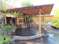 【大阪府の人気スーパー銭湯】「湯源郷 太平のゆ 忠岡店」は天然水風呂や多彩な露天風呂が魅力の施設