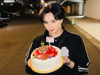 「やっぱり最強で最高のアイドル」中島健人、32歳バースデーショットを披露！ 「何歳になってもイケメン」