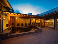 【埼玉県の人気スーパー銭湯】「極楽湯 和光店」は天然温泉と爆熱サウナが話題の施設。黒湯炭酸泉でリラックス