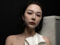 村重杏奈、「身体ピタピタ系なお衣装」姿を披露！ 「めちゃくちゃお姉さん」「エレガントだね」