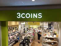 【50代主婦に聞いた】3COINSで買ってよかった商品3選！ 「まな板洗いを楽にしてくれた」のは……？