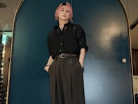 「色気増し増しお兄さん」佐久間大介、色っぽい流し目ショットに反響！ 「さすがに美人すぎひん？」